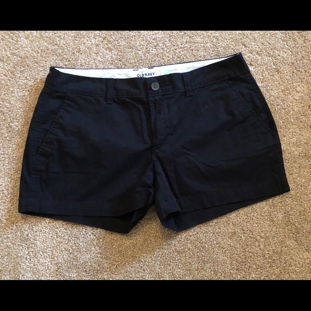 Black Old Navy shorts